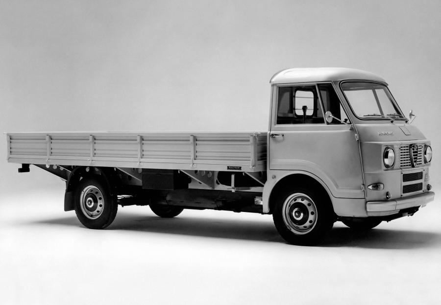  Alfa Romeo A12 Autocarro allungato di Scattolini 1967 года  (фото 1 из 1)